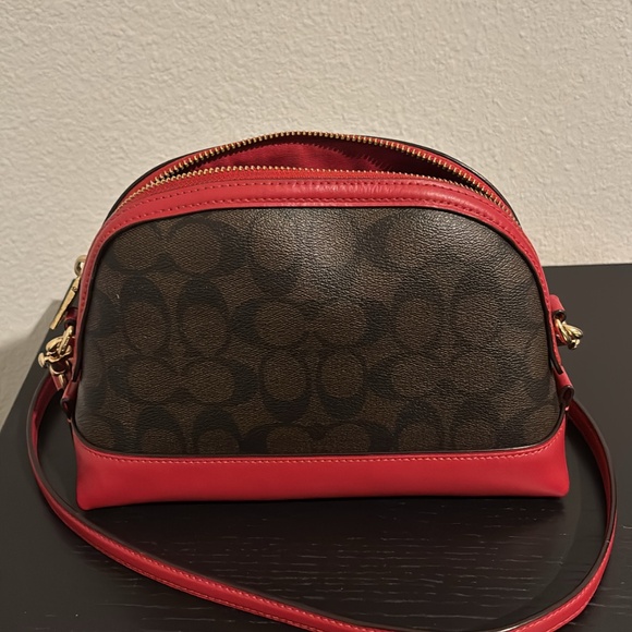 Coach - Picture 3 of 4